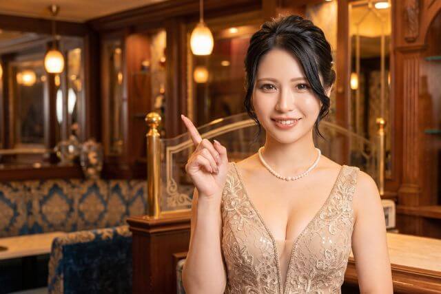 人差し指を立てるキャバ嬢