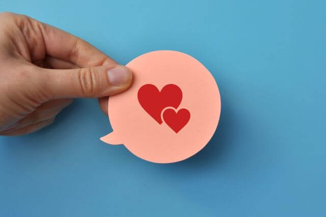 吹き出しに書かれているハートマーク