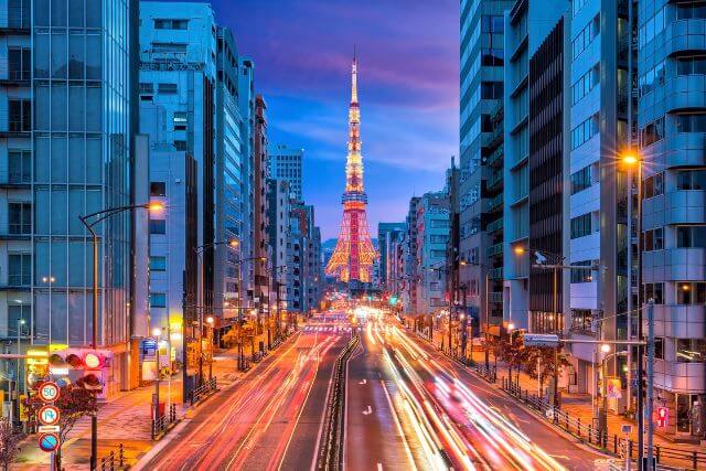 夜の東京の街