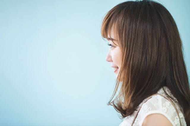 女性の横顔