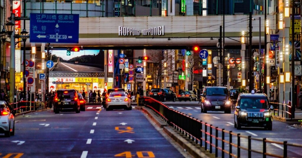 六本木の夜の街並